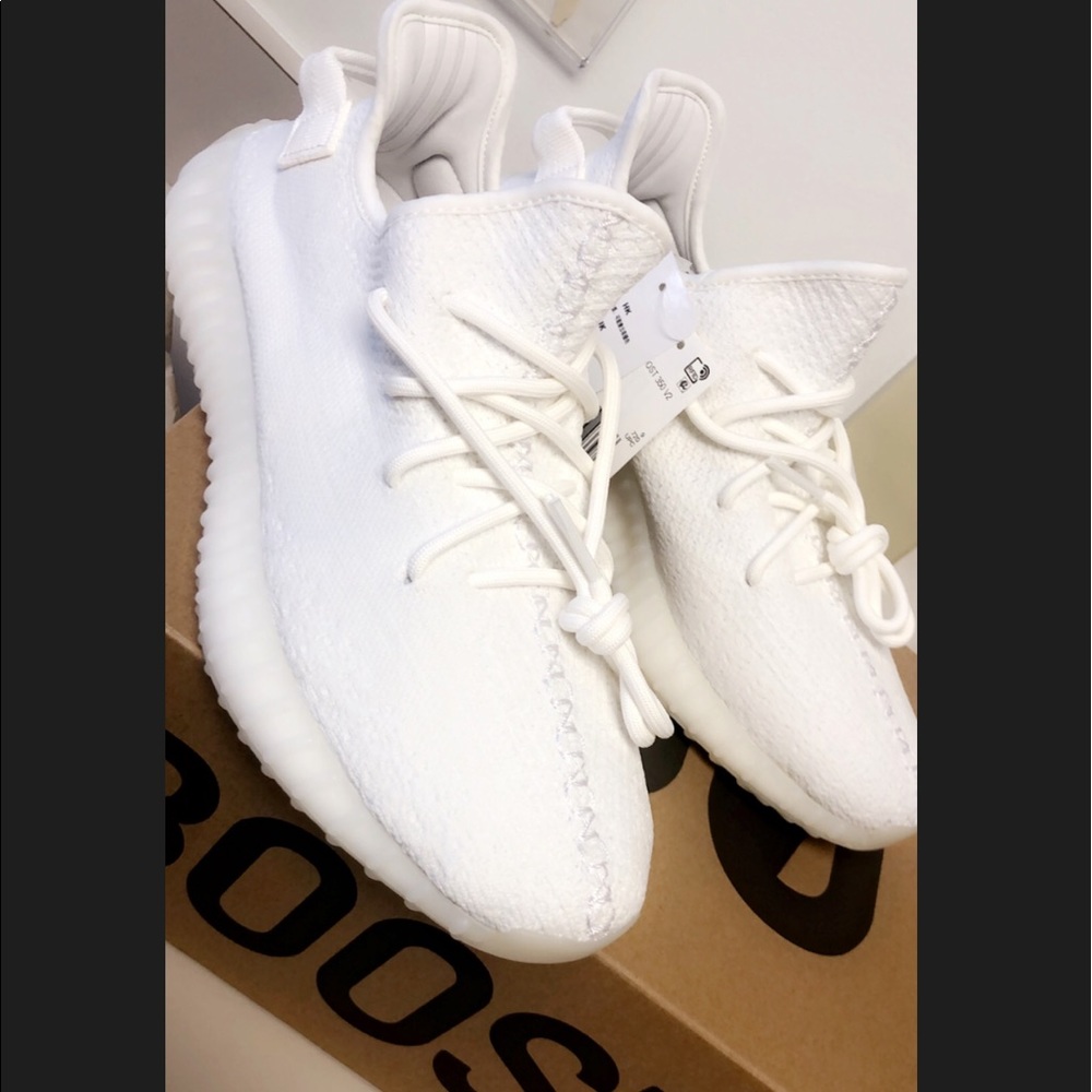 Brand Yeezy Boost 350 V2 Triple White/Cream - Picture 4 of 4